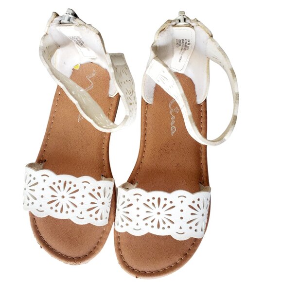 Nina White Sandals with Floral Cutout Design. size 9 - Picture 2 of 5